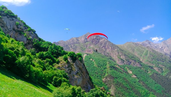 Le parapente : moyen idéal pour découvrir le paysage d'Annecy